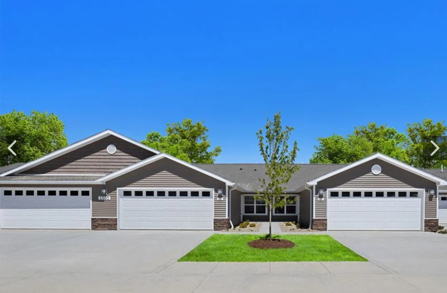 Redwood Crystal Lake in Crystal Lake, IL - Building Photo