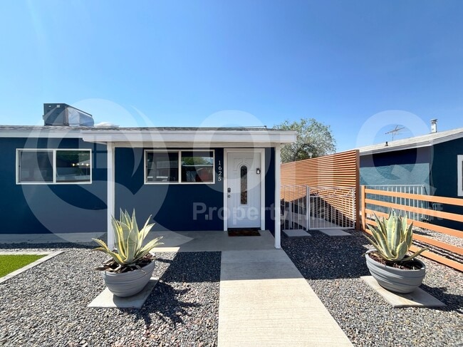 property at 1625 W Buckeye Ln