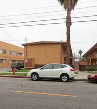 1710-1714 Grismer Ave in Burbank, CA - Foto de edificio - Building Photo