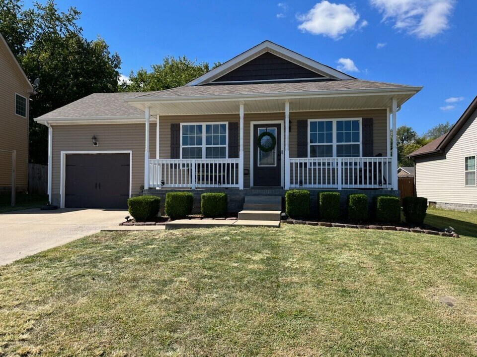 3454 Fox Meadow Way in Clarksville, TN - Building Photo