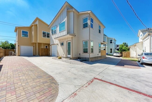 7714 Watson St in Austin, TX - Foto de edificio - Building Photo