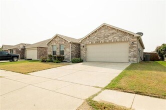 5829 Mountain Bluff Dr in Fort Worth, TX - Building Photo - Building Photo