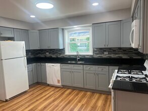 9243 Lynwood Dr in Oak Lawn, IL - Building Photo - Building Photo