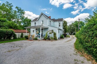 4619 Cooper Rd, Unit #1 in Cincinnati, OH - Foto de edificio - Building Photo