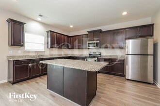 3283 Grandview Club Rd in Winston-Salem, NC - Foto de edificio - Building Photo