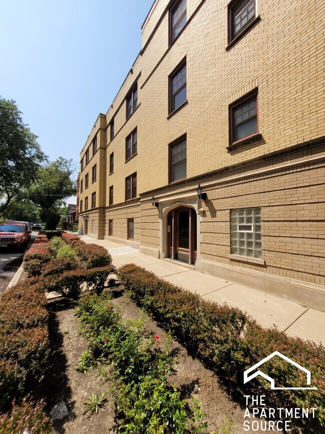 2704 W Ainslie St in Chicago, IL - Building Photo - Building Photo