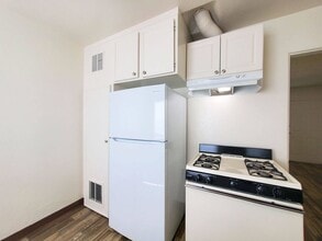 1041 N Mollison Ave in El Cajon, CA - Building Photo - Building Photo