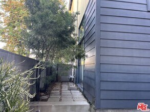 800 Hampton Dr-Unit -F in Los Angeles, CA - Building Photo - Building Photo