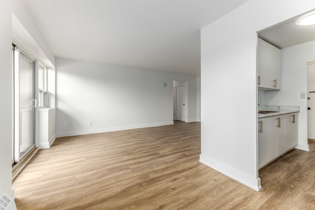 Keele and Lawrence in Toronto, ON - Building Photo - Interior Photo