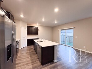 110 McNeal Ave in Bremerton, WA - Building Photo - Building Photo