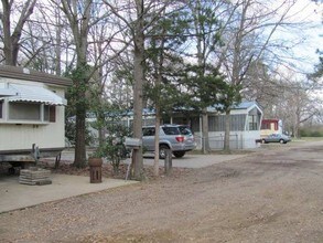 Canary Trailer Park in West Monroe, LA - Foto de edificio - Building Photo
