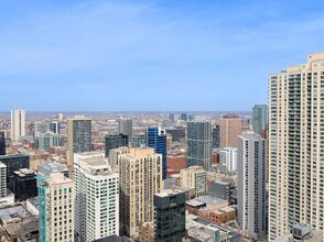 10 E Ontario St in Chicago, IL - Foto de edificio - Building Photo