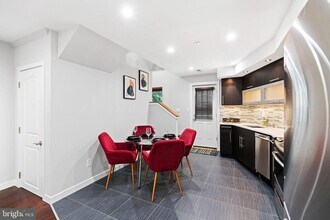 444 Poplar St in Philadelphia, PA - Building Photo - Building Photo