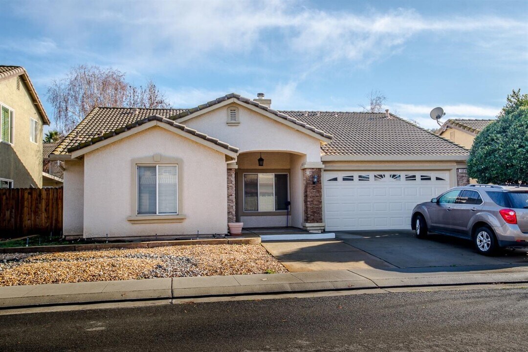 1009 Morris Cir in Woodland, CA - Building Photo
