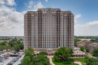 The Towers of Park Lane in San Antonio, TX - Building Photo - Building Photo