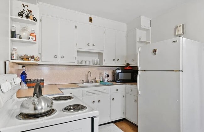 1020 Raritan Ave in Highland Park, NJ - Foto de edificio - Building Photo