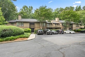 1006 Dunbar Dr in Dunwoody, GA - Building Photo - Building Photo