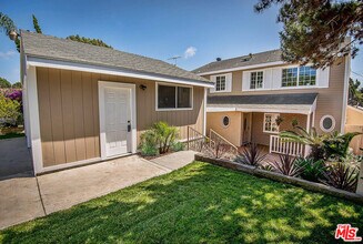 7830 W 83rd St in Playa Del Rey, CA - Foto de edificio - Building Photo