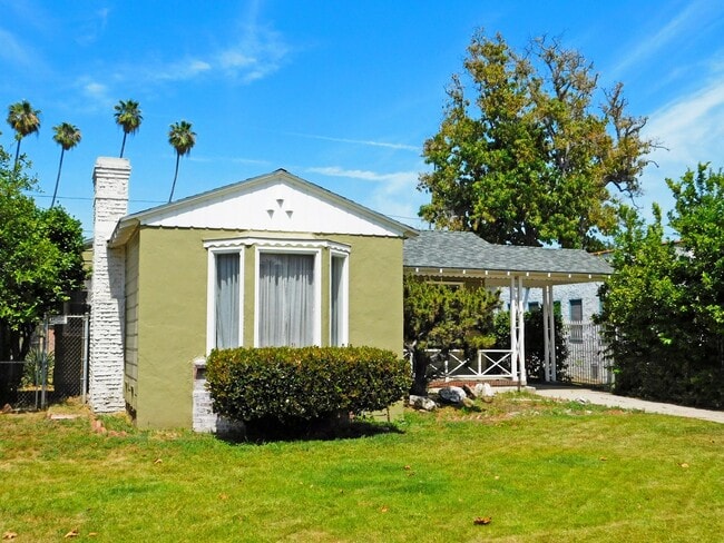 COMING SOON! Beautiful 4 Bedroom 2.5 Bathr in Los Angeles, CA - Building Photo - Building Photo
