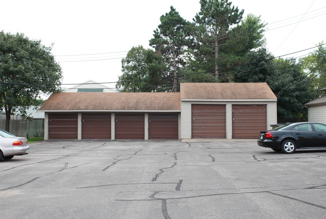 Apartments on 1st Ave in Osseo, MN - Building Photo - Building Photo