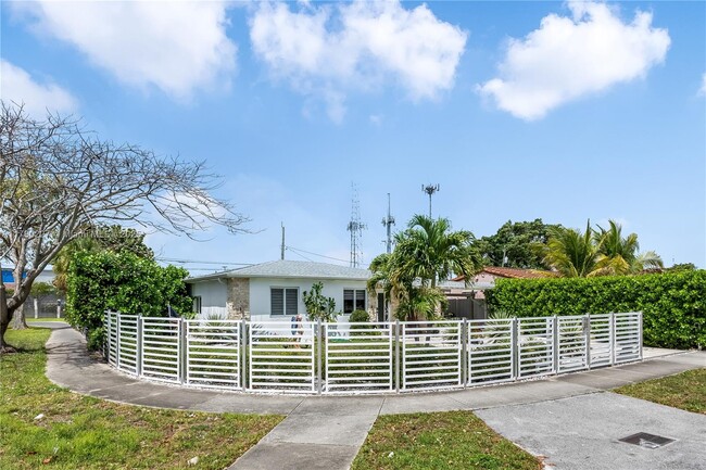 550 SW 69th Ave in Miami, FL - Building Photo - Building Photo