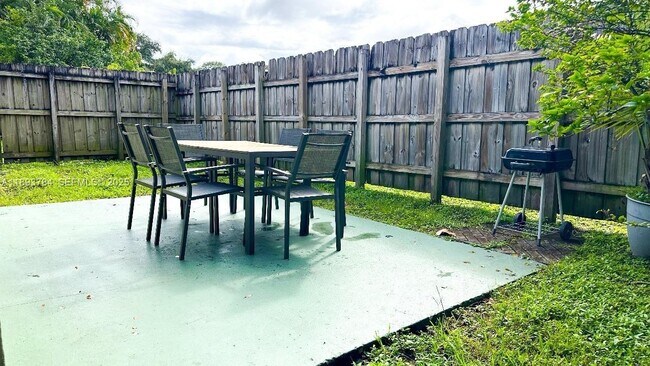 property at 1505 SW 22nd St