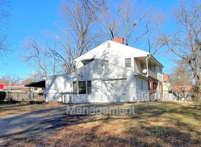 property at 800 E 75th Terrace