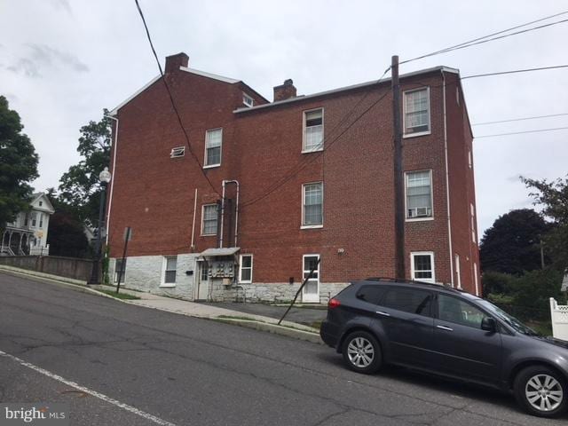 171 E Main St