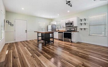 1325 W North B St in Tampa, FL - Building Photo - Building Photo