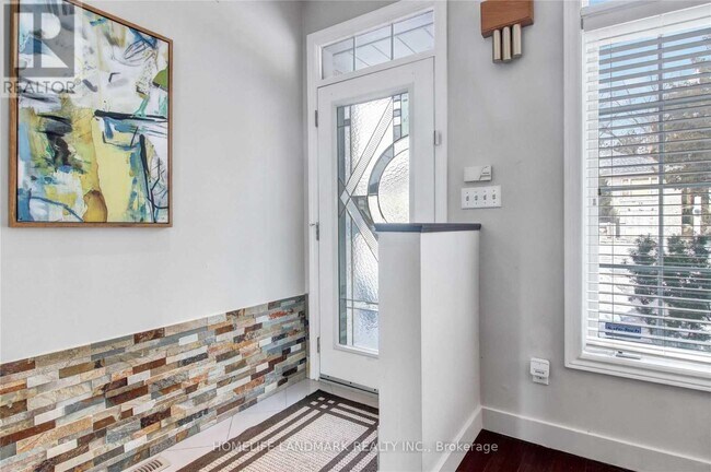 25 Hounslow Ave in Toronto, ON - Building Photo - Building Photo