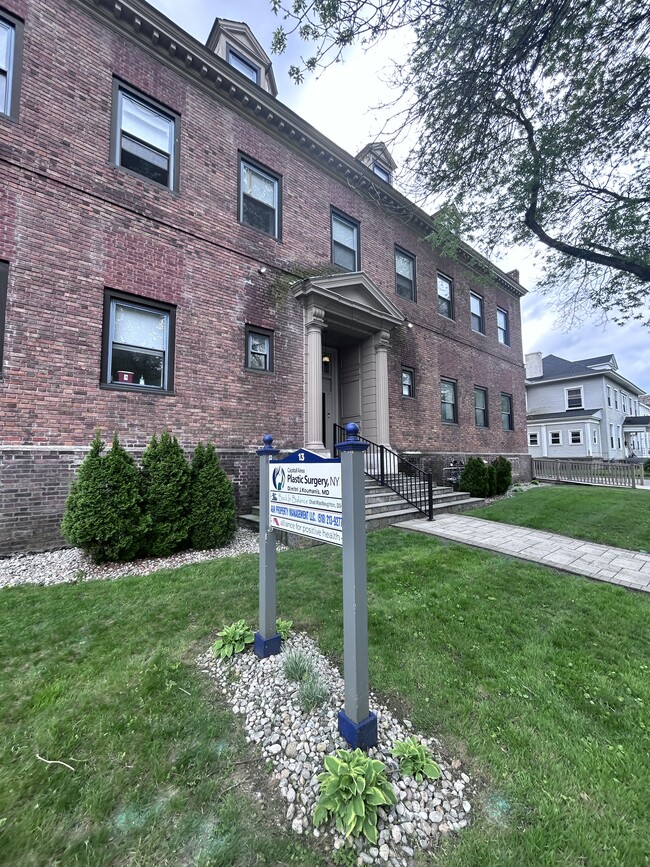 13 Chester St, Unit 3E in Glens Falls, NY - Building Photo - Building Photo
