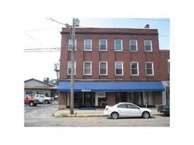 139-141 S Jefferson St in Kittanning, PA - Building Photo