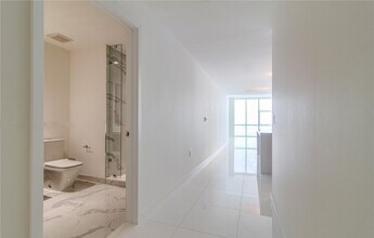 851 NE 1st Ave, Unit 3601 in Miami, FL - Building Photo - Building Photo
