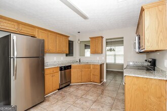 135 Oak Meadows Dr in Covington, GA - Foto de edificio - Building Photo