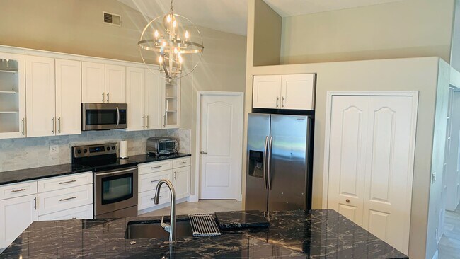 9020 Lake Coventry Ct in Gotha, FL - Building Photo - Building Photo