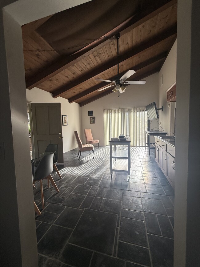 12011 Browning Ave in Santa Ana, CA - Foto de edificio - Building Photo