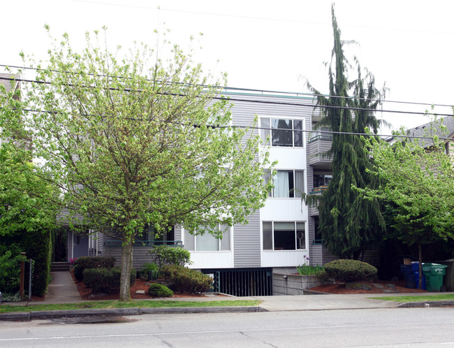 Broadview Sunset Apartments in Seattle, WA - Building Photo - Building Photo