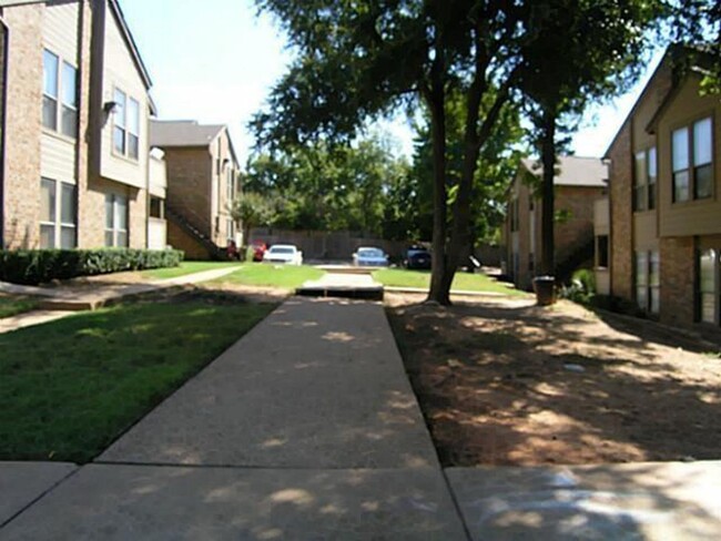 1614 Pecan Chase Cir in Arlington, TX - Building Photo - Building Photo