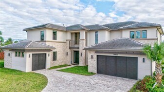 14820 Millstone Ranches Dr in Davie, FL - Building Photo