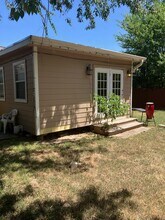 6902 Colony Park Dr in Austin, TX - Building Photo - Building Photo