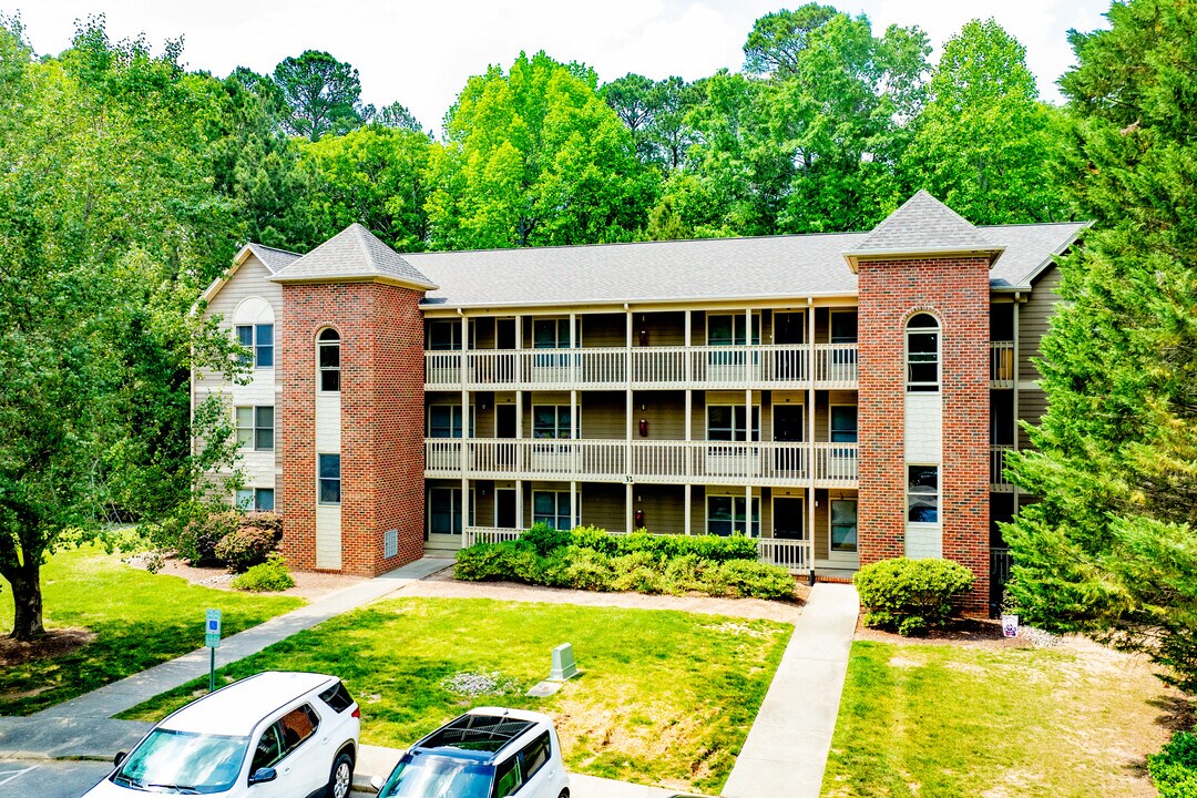 Southpoint Glen in Durham, NC - Foto de edificio