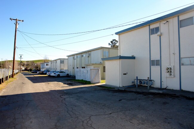 Brown Street Apartments in Vacaville, CA - Building Photo - Building Photo