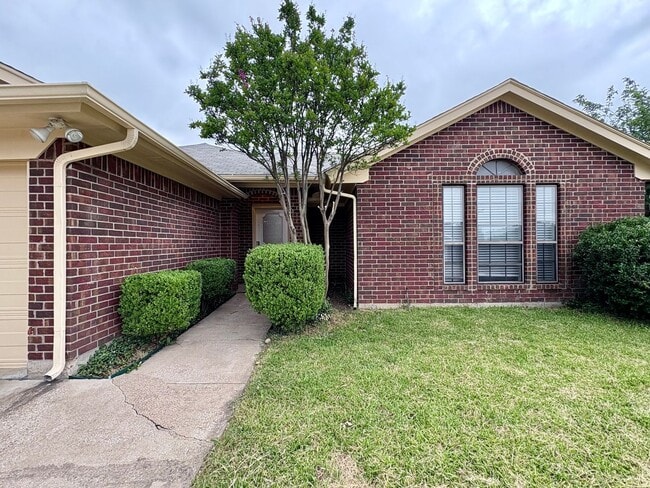 property at 6053 Hillglen Dr