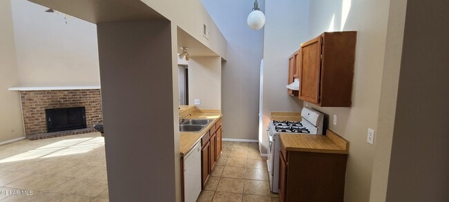 1551 Common Dr in El Paso, TX - Building Photo - Building Photo