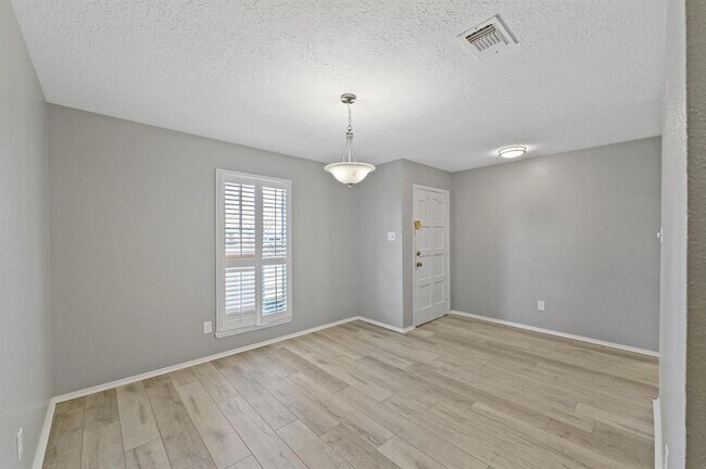 1935 Pilgrims Point Dr in Friendswood, TX - Building Photo - Building Photo