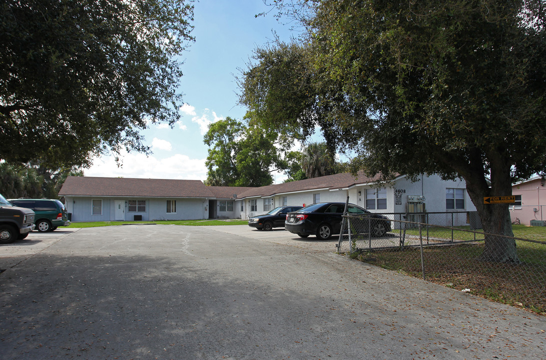 4608 Schall Rd in West Palm Beach, FL - Building Photo