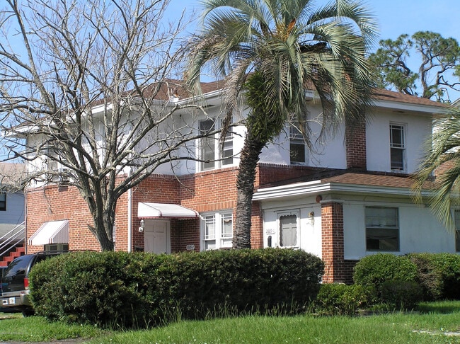 property at 923 Acosta St
