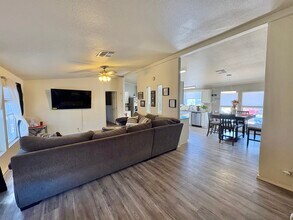 511 Dayton Cir in Los Lunas, NM - Foto de edificio - Building Photo