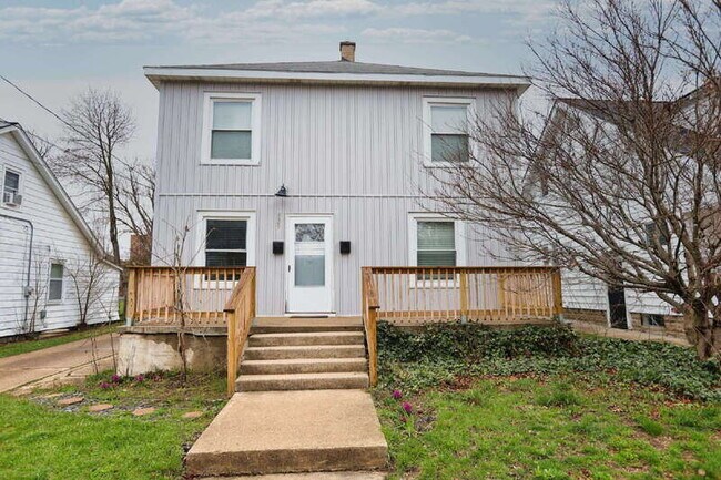 property at 829 Flat St NE