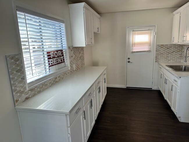 4602 W 172nd St in Lawndale, CA - Building Photo - Building Photo